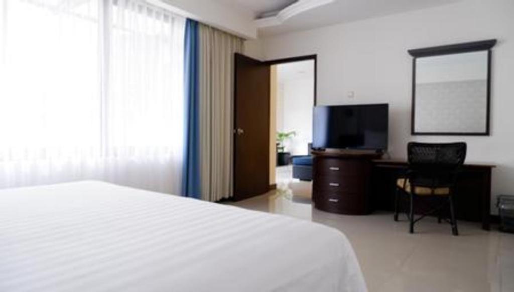 Bentani Hotel & Residence Сиребон Екстериор снимка