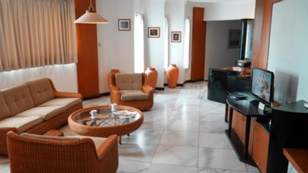 Bentani Hotel & Residence Сиребон Екстериор снимка