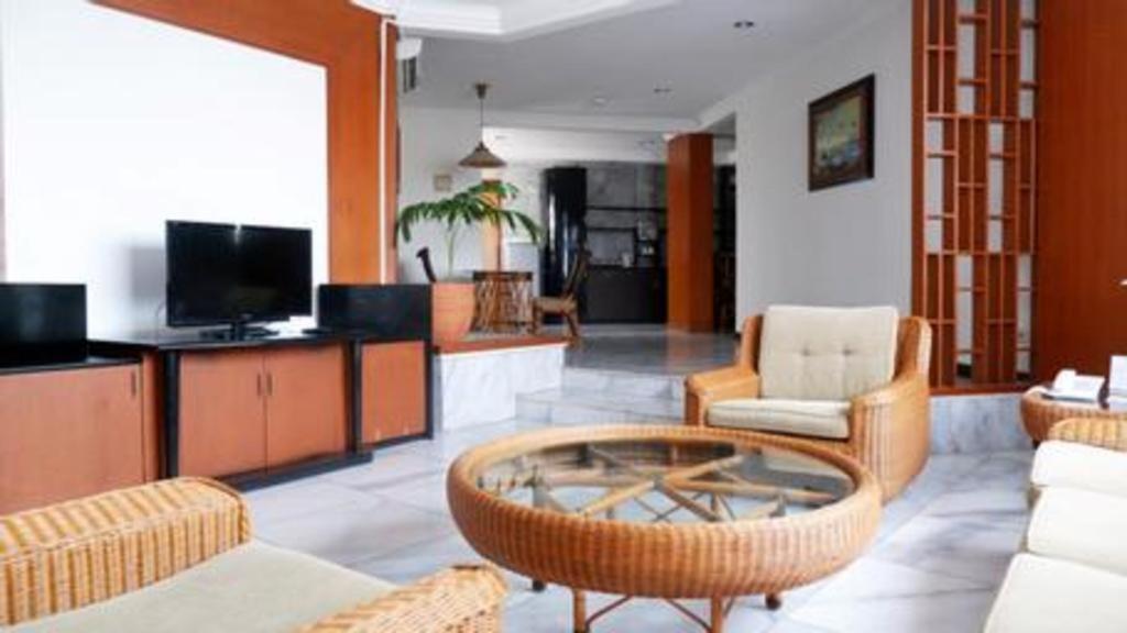 Bentani Hotel & Residence Сиребон Екстериор снимка