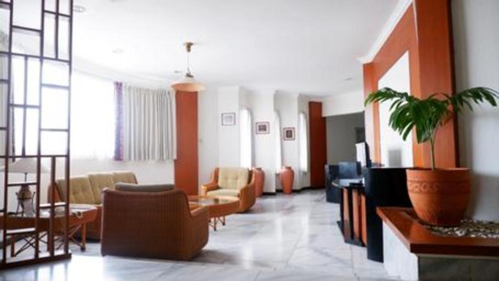 Bentani Hotel & Residence Сиребон Екстериор снимка
