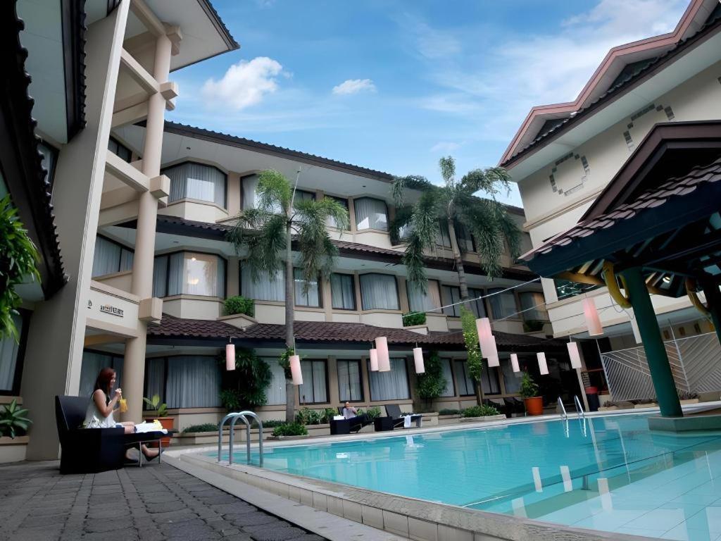 Bentani Hotel & Residence Сиребон Екстериор снимка