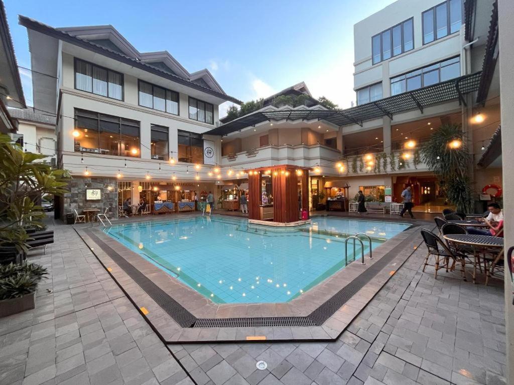 Bentani Hotel & Residence Сиребон Екстериор снимка