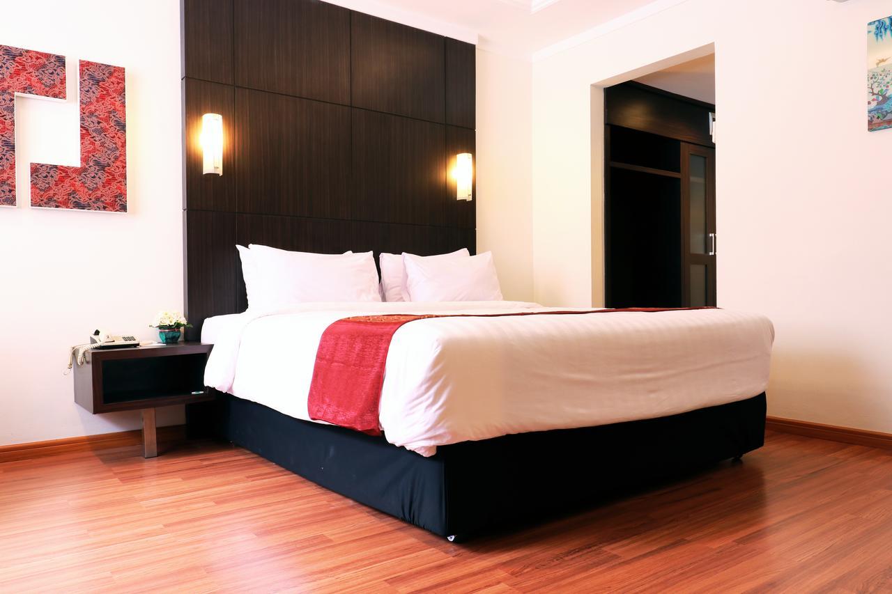 Bentani Hotel & Residence Сиребон Екстериор снимка