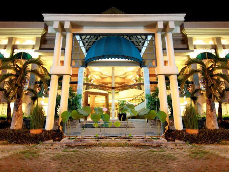Bentani Hotel & Residence Сиребон Екстериор снимка